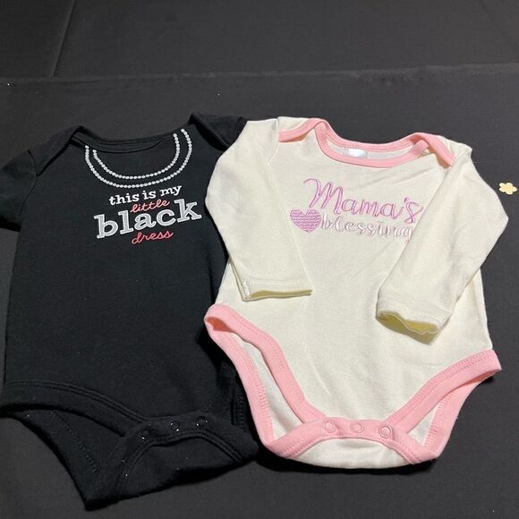 Girls Onesies Size 3-6 Months - Picture 1 of 3